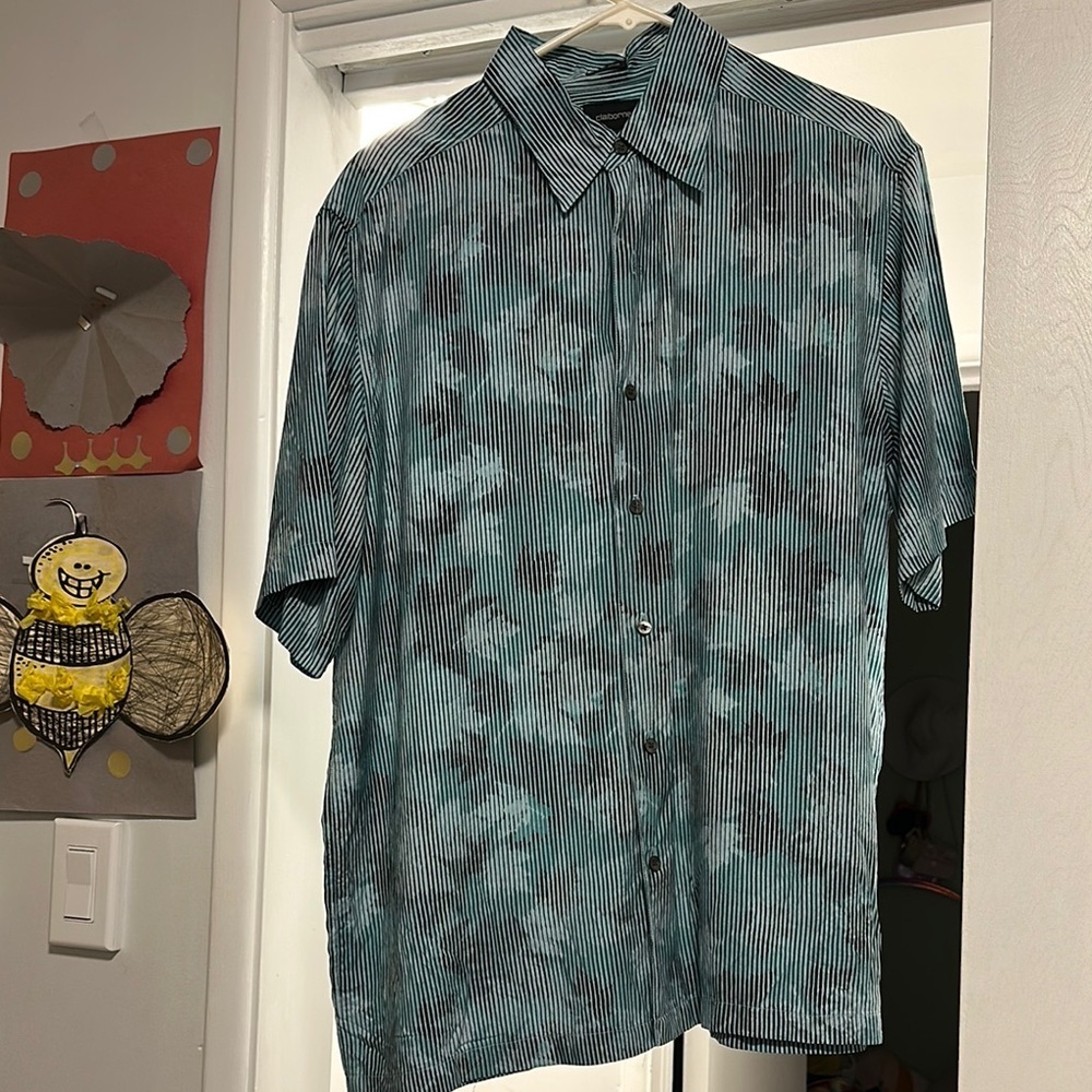 Claiborne Men's Blue and Black Striped silk Shirt in large.